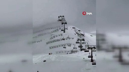 İtalya’da kayak merkezindeki telesiyejde korku dolu anlar