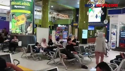 Скачать видео: H-10 Lebaran, Stasiun Gambir Jakpus Sepi Pemudik