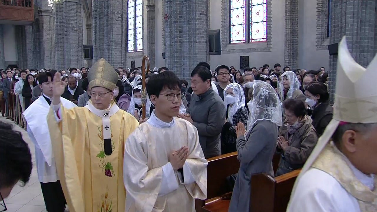 정순택 대주교 부활절 미사 집전..."새 출발 희망 가져야" / YTN