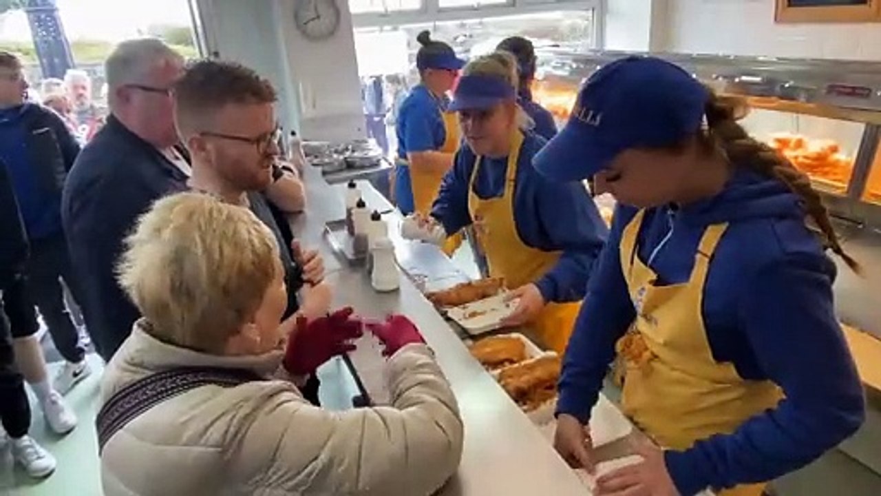 Huge Queues For Hartlepool Fish And Chip Shops - video Dailymotion