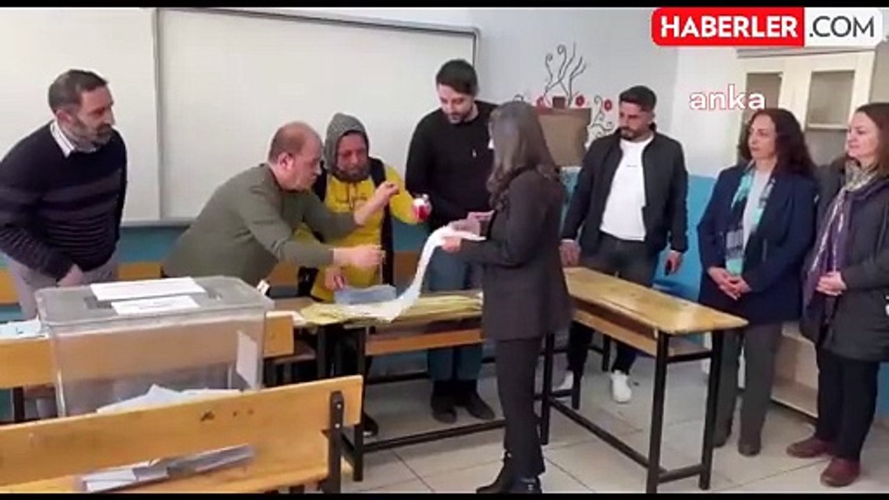 DEM Parti Büyükşehir Belediyesi Eşbaşkan Adayları Oy Kullandı