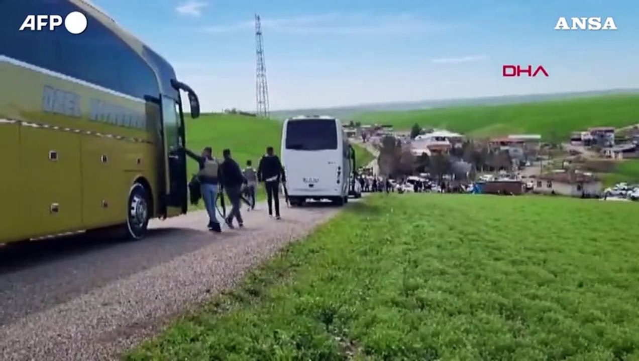 Turchia, un morto e 12 feriti in scontri elettorali nella zona curda