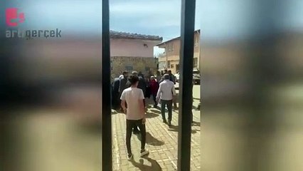 Urfa'da muhtarlık kavgası: Taşlarla birbirlerine saldırdılar  