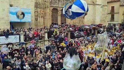 Ceremonia de la Bajada del Ángel en Aranda de Duero en el Domingo de Resurrección