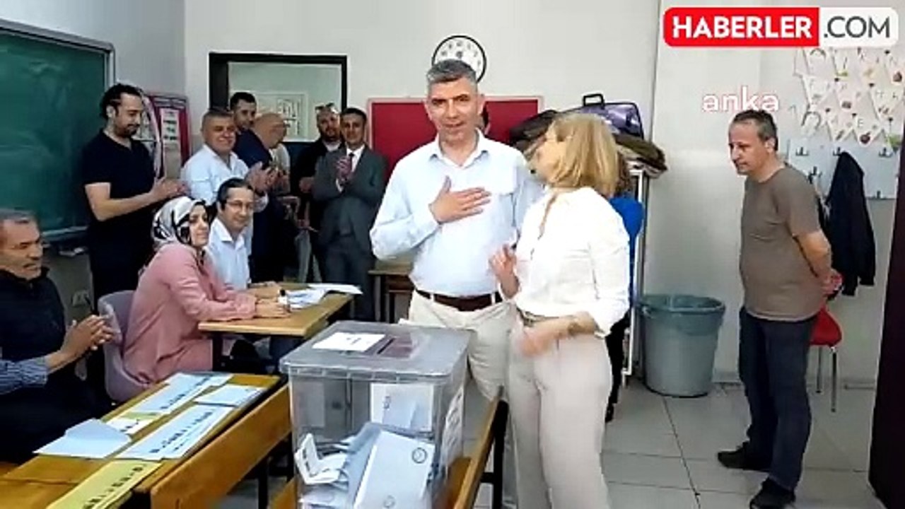 CHP Soma Belediye Başkan Adayı Sercan Okur ve Eşi Oy Kullandı