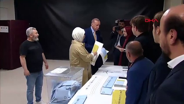 Cumhurbaşkanı Erdoğan oyunu Üsküdar'da kullandı! Yeni yüzyılın başlangıcına vesile olmasını diliyorum