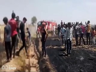 ग्रामीणों के सहयोग से तीन दमकल से पाया आग पर काबू-video
