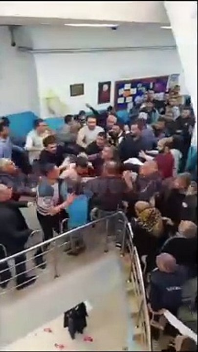 Seçimde birbirlerine girdiler