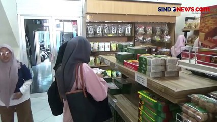 Jelang Lebaran, Pemudik Mulai Borong Oleh-Oleh di Jember