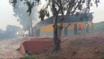 Vídeo de la actuación de bomberos en Málaga capital para apagar el fuego en una perrera.