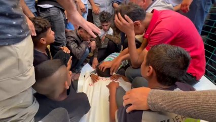 11 شهيدا في قصف استهدف سيارة بخان يونس