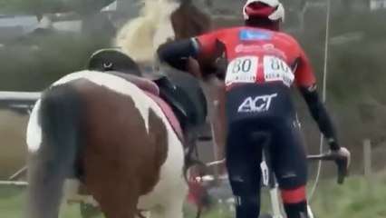Arden Challenge 2024 - Quand un jeune coureur belge s'arrête pour stopper un cheval !
