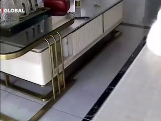 Oda kamerasından kedisini arayan sahibi karşılaştığı manzara ile şoke oldu