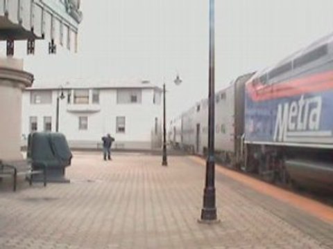 Metra 407 Arriving at Station