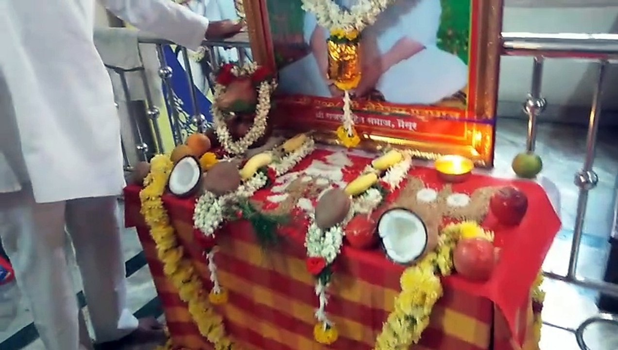 स्नेह मिलन में खेली फूलों से होली