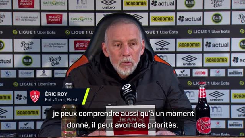 Stade Brestois : Éric Roy félicite Romain Del Castillo, jeune papa et buteur victorieux