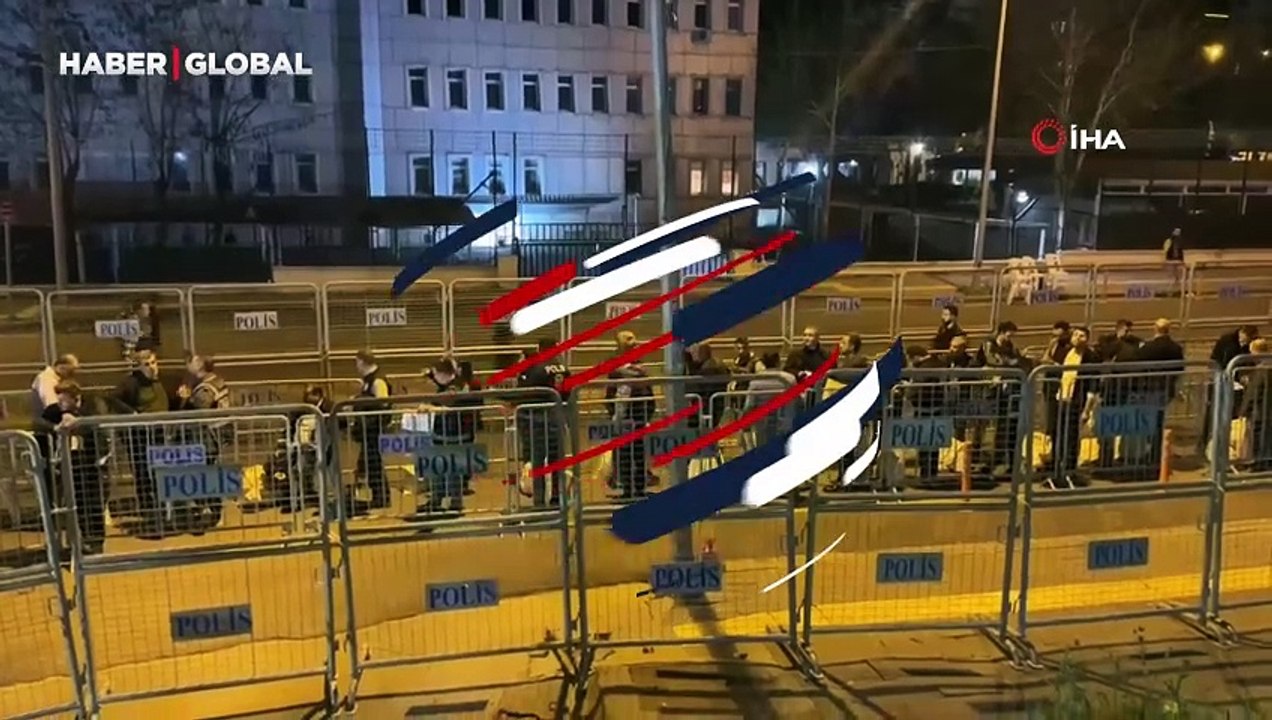 İl Seçim Kurulları önünde oy torbası kuyrukları oluştu