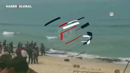 Paraşütle atılan yardımlardan almak isterken hayatını kaybetti