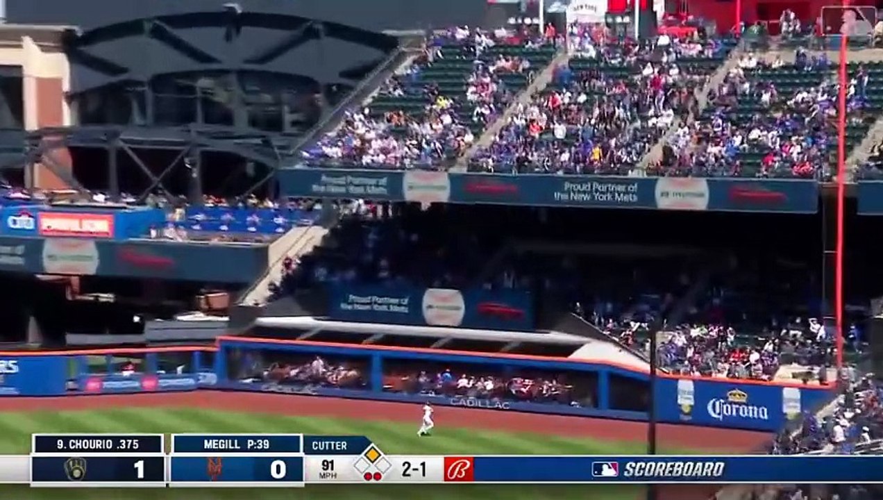 ¡Jackson Chourio conecta su primer extrabase de la temporada!