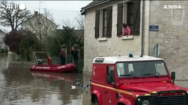 Maltempo in Francia: case, strade e negozi sommersi dall'acqua per le inondazioni