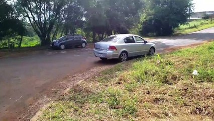 Motociclista fica ferida após colisão com carro no Bairro Morumbi