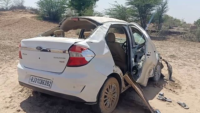 अनियंत्रित होकर पलटी कार, सहायक अभियंता की मौत