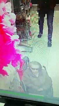 Se viraliza el vídeo de un marroquí robando a una anciana en silla de ruedas