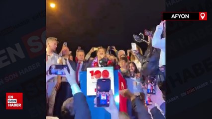 Afyonkarahisar'da seçimi kazanan CHP'li Burcu Köksal andımızı okuttu