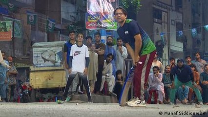 In Pakistan, Ramadan brings late-night cricket to life