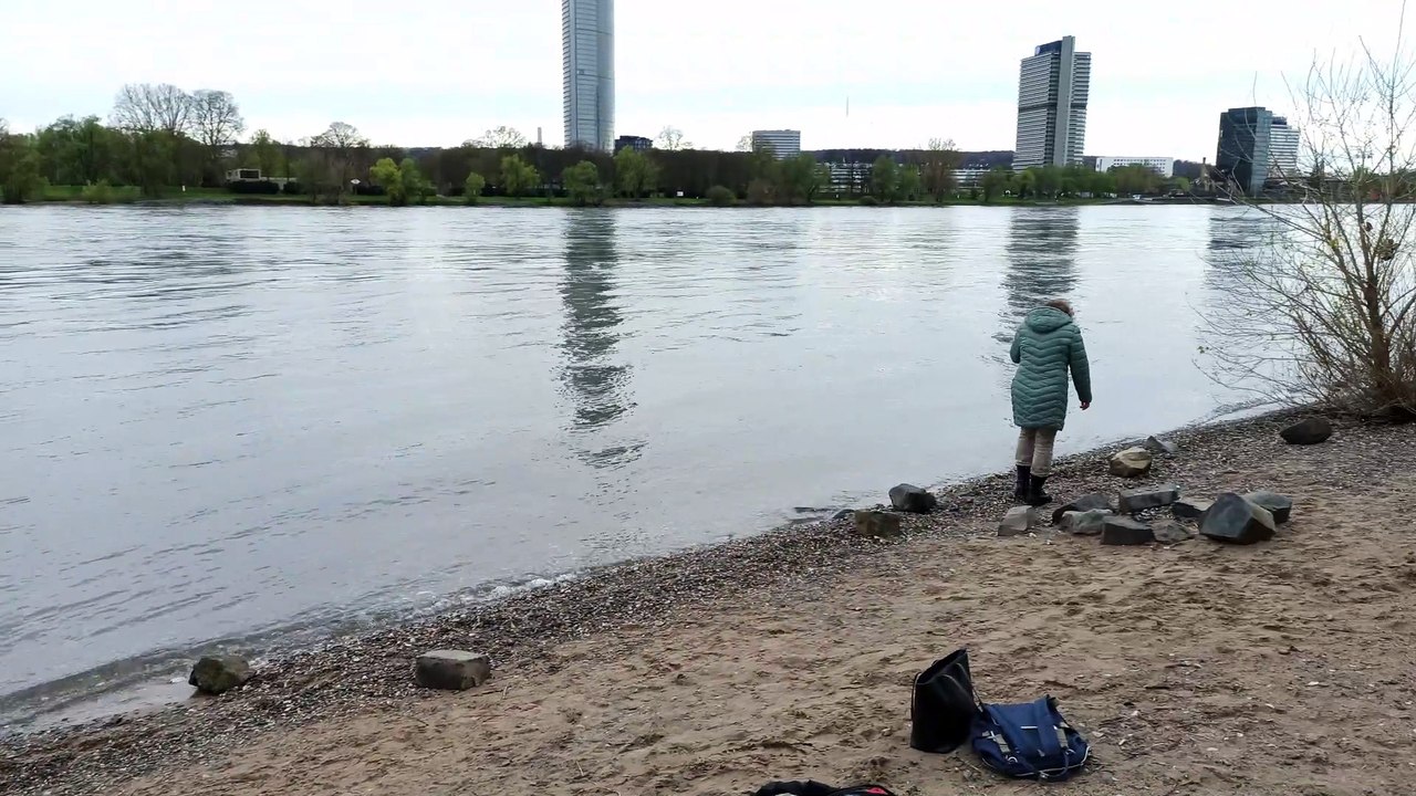 Steinwurf Fluss VID_20240401_153717