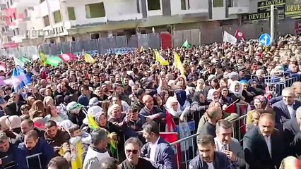 DEM Parti Van’da zaferini kutladı: 'Bu meydan bir daha kayyımlara meydan vermeyecek' 