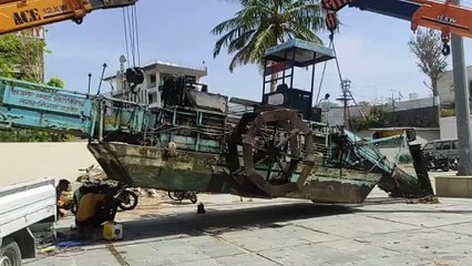 झील से निकाली खराब डिवीडिंग मशीन, जिला कलक्टर ने किया दौरा