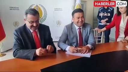 Manisa'nın AKP'li Belediye Başkanı seçimi kazanan CHP'li adaya görevi devretti