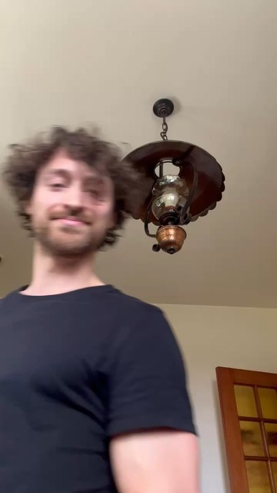 SCHOKO BON MAISON   Ingrédients :   200g chocolat blanc  50 ml de lait  50g de lait en poudre  50g de noisettes   100g Chocolat noir ou au lait fondu.