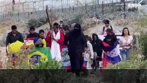 Immigranti cattolici ricreano la Via Crucis al confine tra Messico e Usa