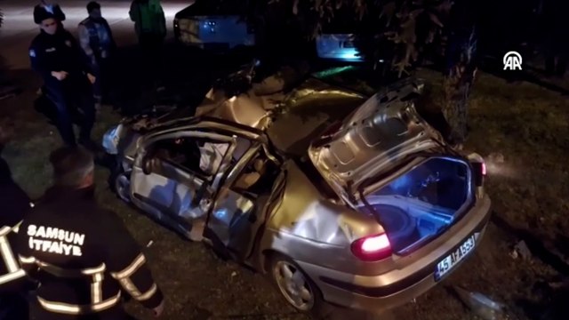 Otomobil duvara çarparak tarlaya devrildi, biri ağır iki kişi yaralandı