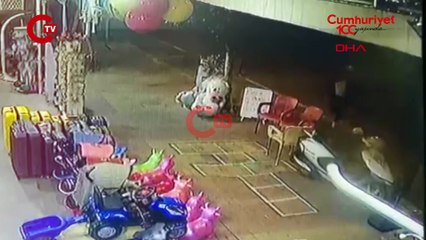 Motosiklet yayalara çarptı: 1 ölü, 2 yaralı