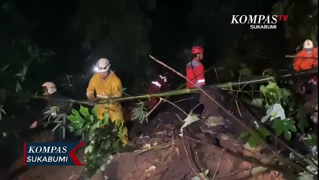 Tebing Longsor Menutup Jalan Nasional Sukabumi Bogor