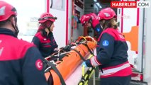 İzmir Büyükşehir Belediyesi İtfaiye Dairesi Başkanlığı Paramedikleri Hayat Kurtarıyor