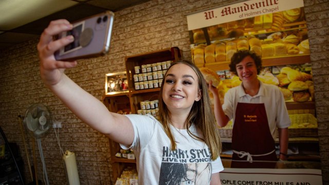 Teenage tour guides being hired to show visitors around Harry Styles' home town