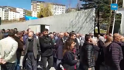 Bitlis'te seçimlerde usulsüzlük olduğunu iddia ederek açıklama yapmak isteyen gruba polis müdahale etti