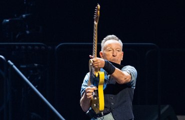 Bruce Springsteen signed a young fan’s note to say they were "skipping school"