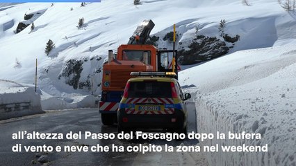 Foscagno, tralicci alta tensione caduti: ispezione con elicottero