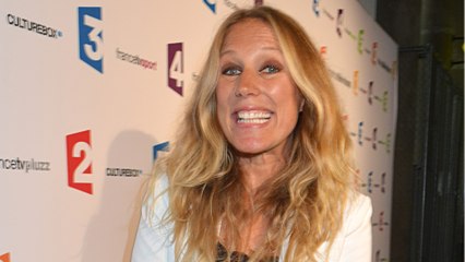 GALA VIDEO - PHOTO - Agathe Lecaron pose avec son mari et ses enfants : ça n’a pas été une mince affaire !