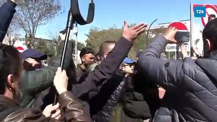Van’da Abdullah Zeydan’ın memnu haklarının alınmasını protesto eden vatandaşlara polis müdahalesi