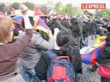 Chinois et pro-tibétains se font face