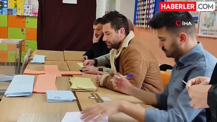 Adayların aynı oyu aldığı Çıldır'da kura çekildi, AK Parti adayı başkan seçildi