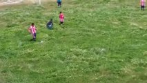 Video, torneo prima della Copa Perù: partita su un campo ingiocabile