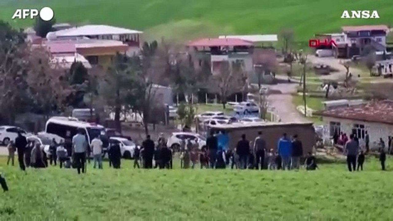 Turchia, un morto e 12 feriti in scontri elettorali nella zona curda