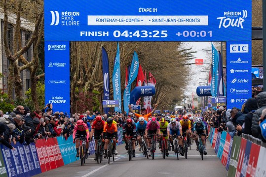 Cyclisme - Région Pays de la Loire Tour 2024 - Marijn van den Berg s'offre la 1ère étape au sprint... et à la photo-finish !